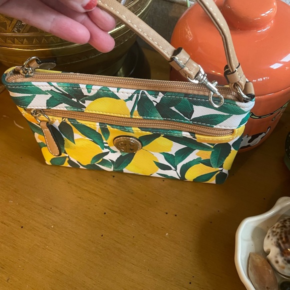 Giani Bernini Lemon Print Wristlet EUC. - Picture 7 of 16